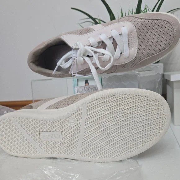 NWT Old Navy Women’s Sneakers Size 10 Neutral Beige Casual Shoes - Picture 5 of 9
